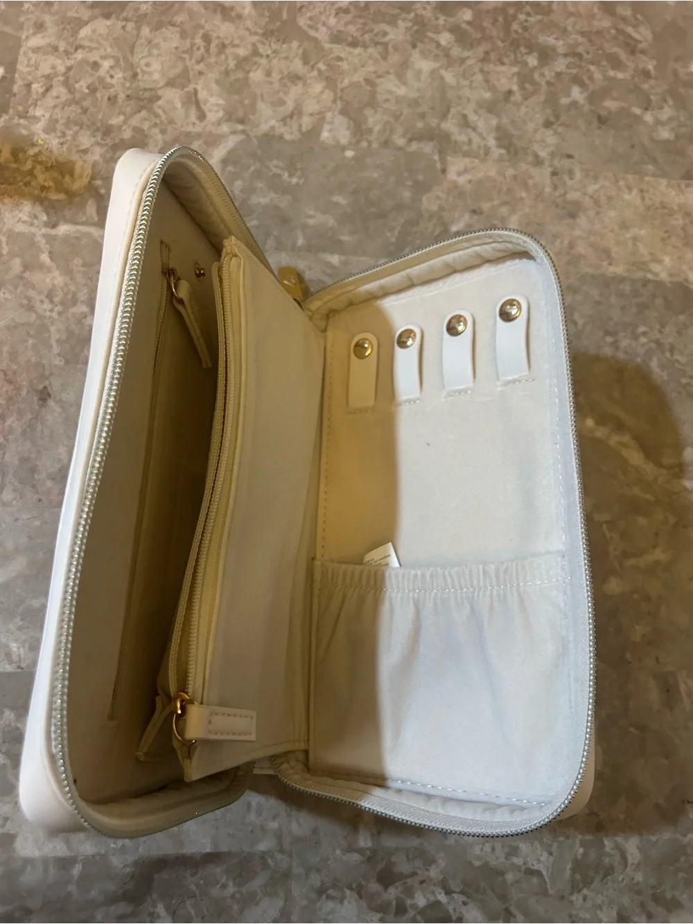 N/A compact cream